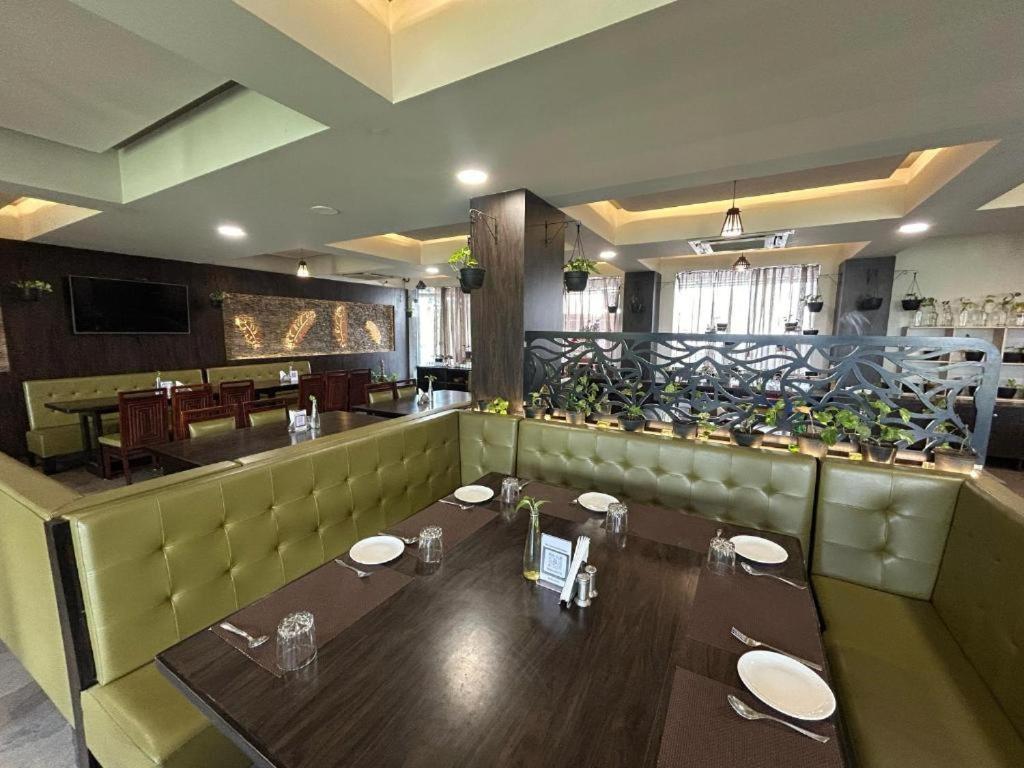 Hotel Shivalik - Mehsana Mahesana Экстерьер фото
